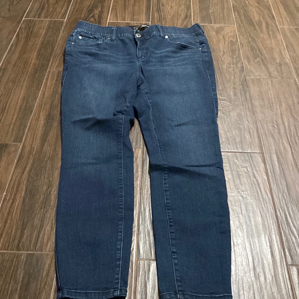 Torrid Premium Stretch Semi Dark Wash Jegginsg